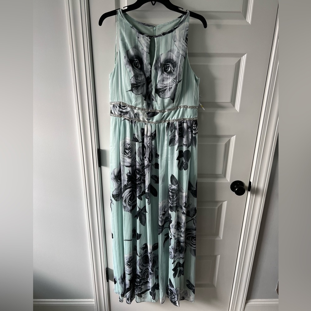 R & M RICHARDS Women's Floral Halter Gown Sz 14 Sequins Keyhole ZIP BACK NWT